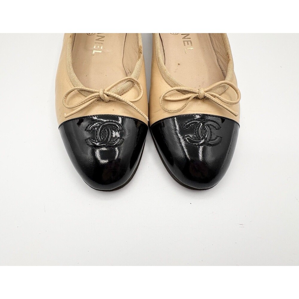 Chanel Beige & Black Cap Toe CC Logo Ballet Flats Bow Accent Size EU 35.5 - Picture 5 of 16